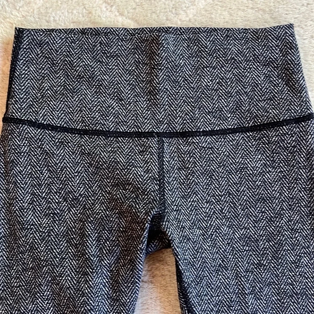 Lululemon Herringbone Leggings - Picture 5 of 14